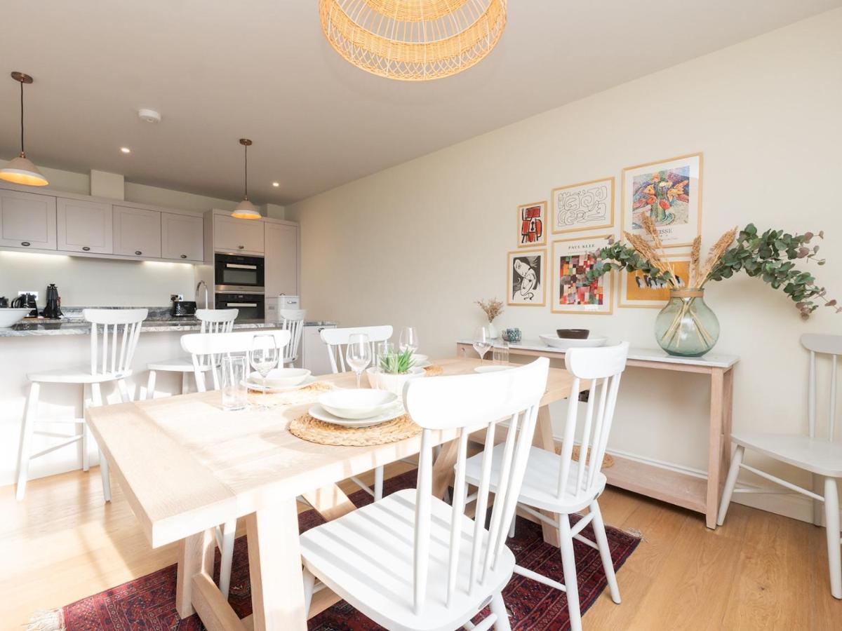 Apartment with Stunning Views and Free Parking - Pass the Keys - 4