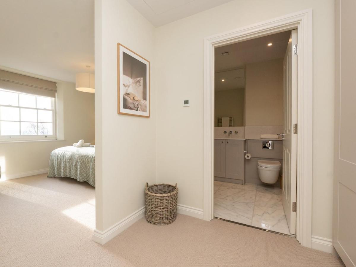 Apartment with Stunning Views and Free Parking - Pass the Keys - 3