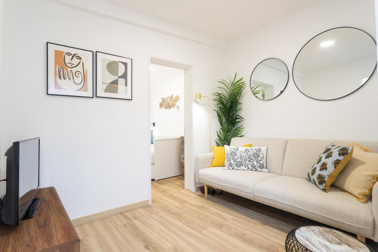 Cozy and confy First Floor, Ace location, 2 Bedrooms - 4