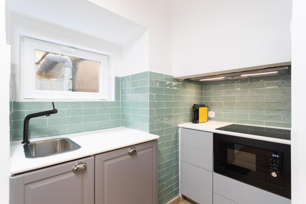 Cozy and confy First Floor, Ace location, 2 Bedrooms - 3