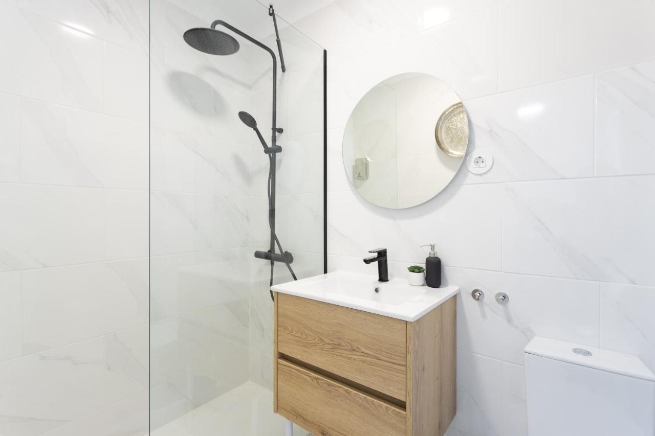 Cozy and confy First Floor, Ace location, 2 Bedrooms - 5