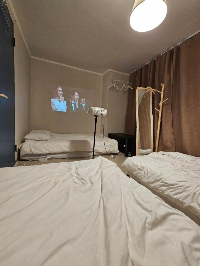 Hongik Univ 2Room 4Bed 1BedPer1Person - 5