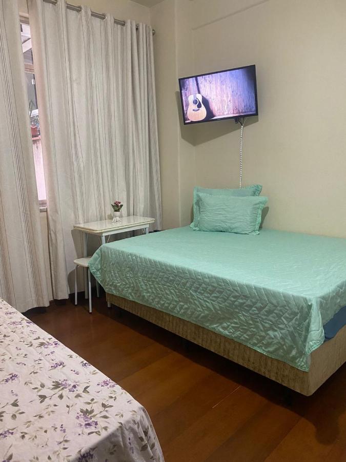 Quarto atrás do Copacabana Palace 3 pessoas