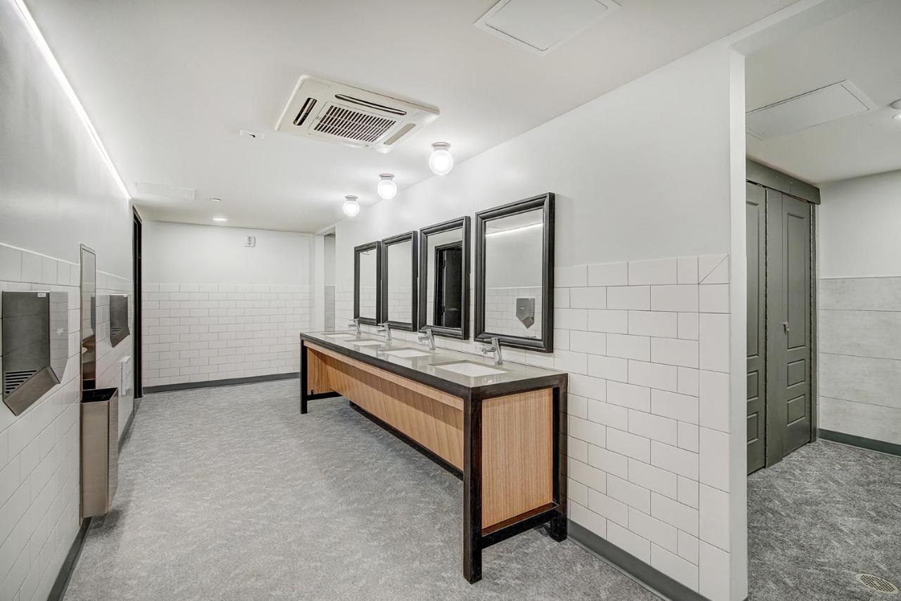 The Block Hotel & Commons — photo 21