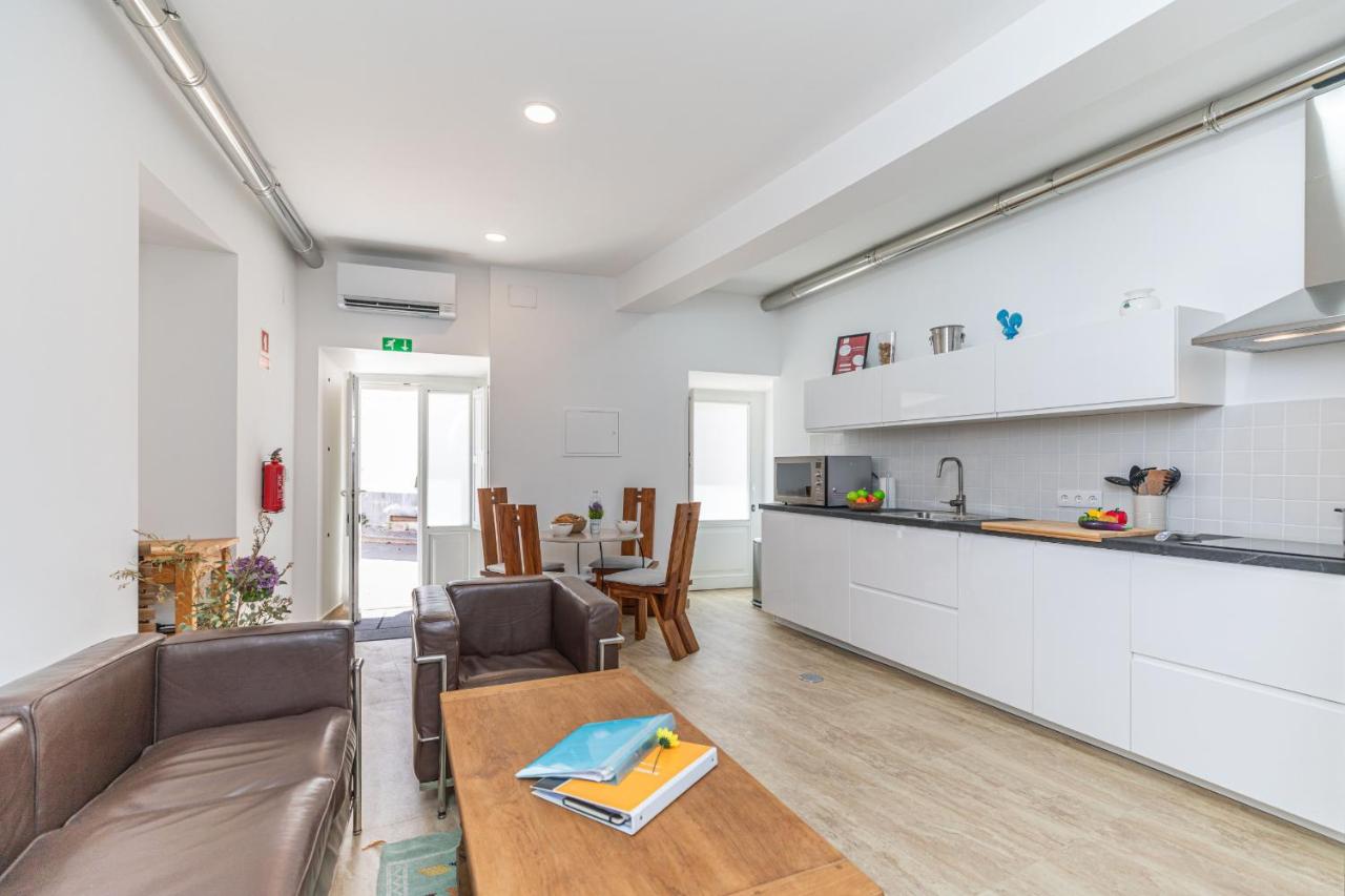 Cinco Botelho, Town Centre - 5