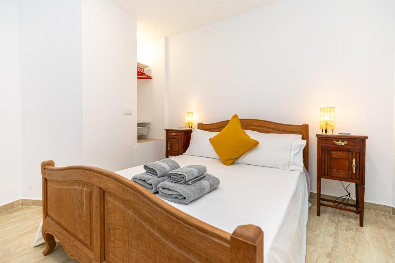 Cinco Botelho, Town Centre - 2