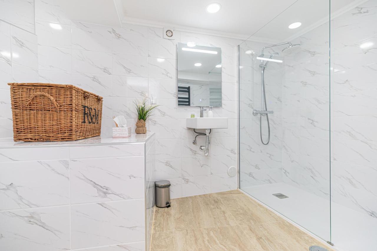 Cinco Botelho, Town Centre - 3