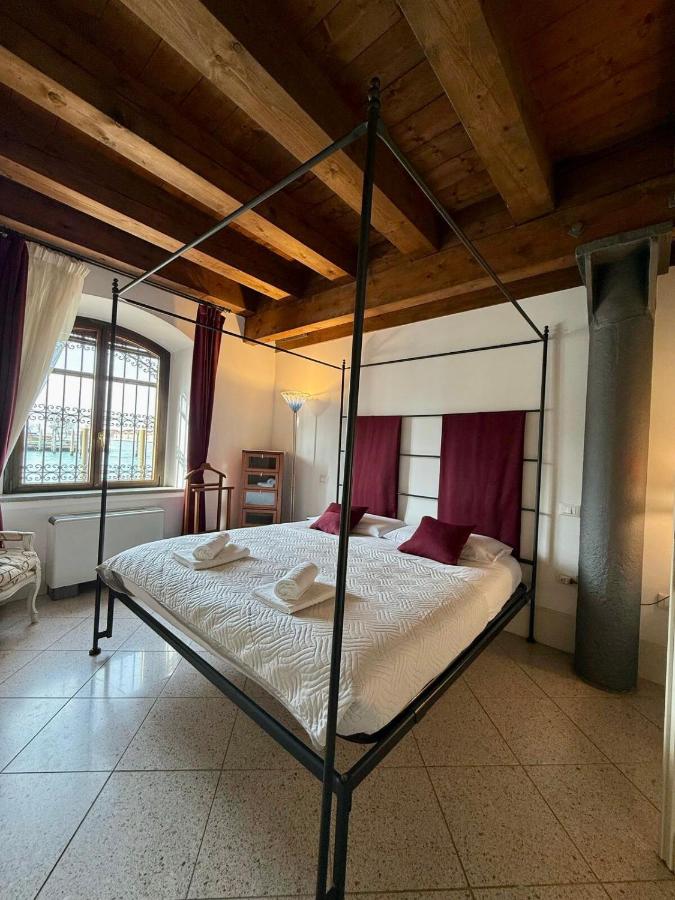 Molino Stucky Chimera - Canal View - 2