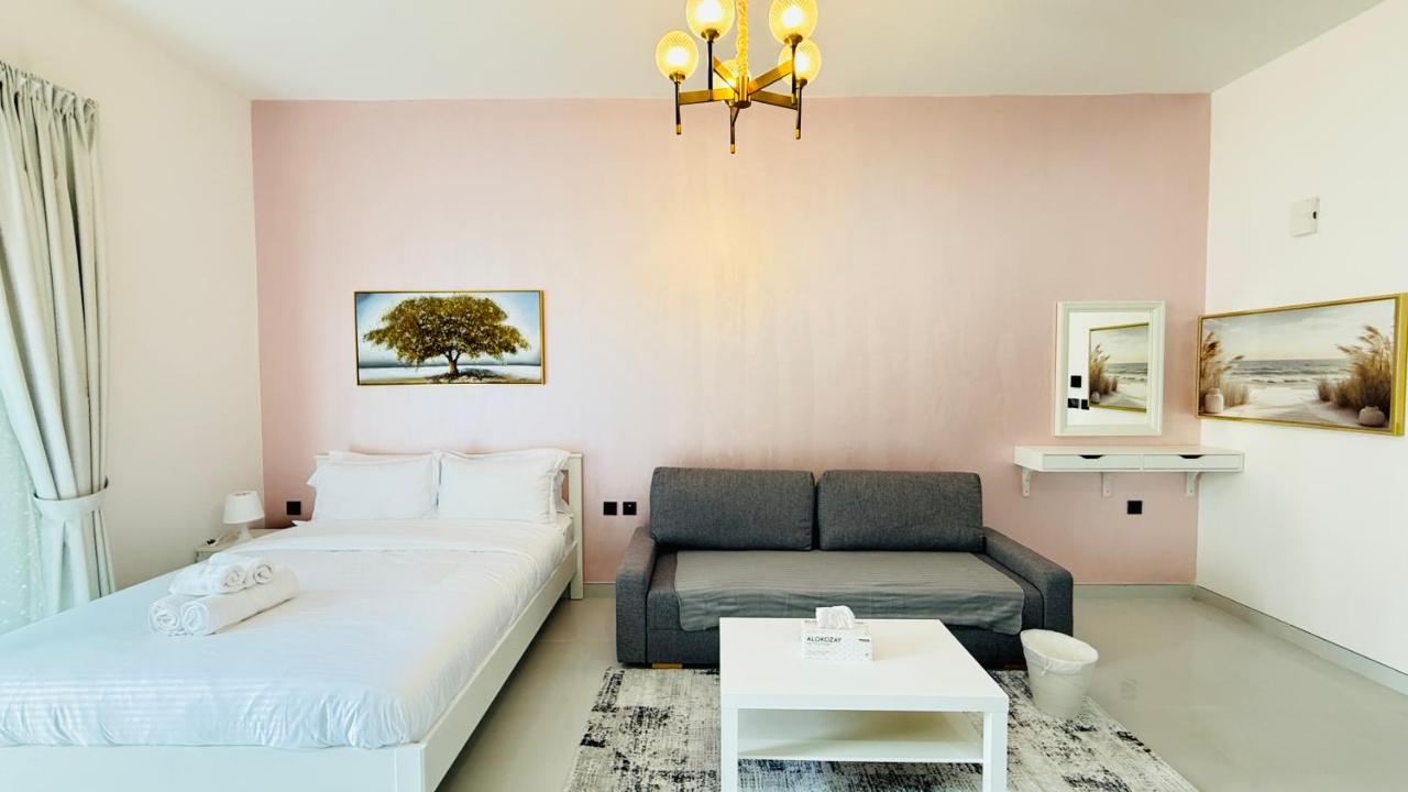 Lawnz Luxury furnished studio with Balcony Swimming Pool Gym Kids play ground - 2