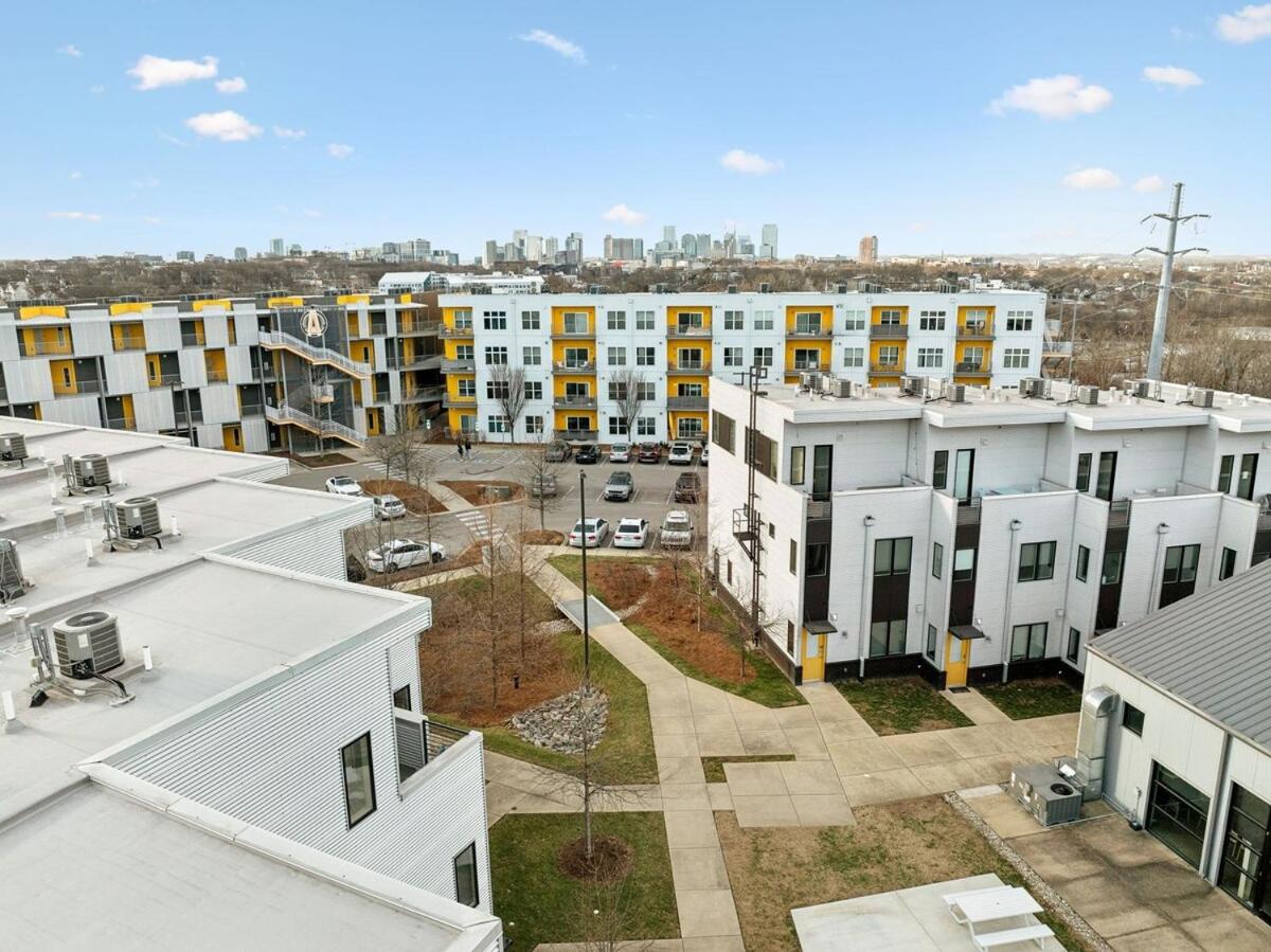 Modern Townhome 2 Miles South of Downtown and Broadway Ave - 2