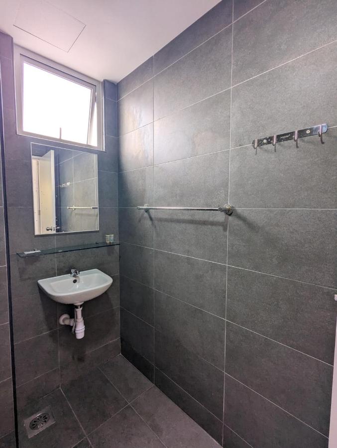 Shines GuestHouse 1Br Hi-Privacy Condo - 3