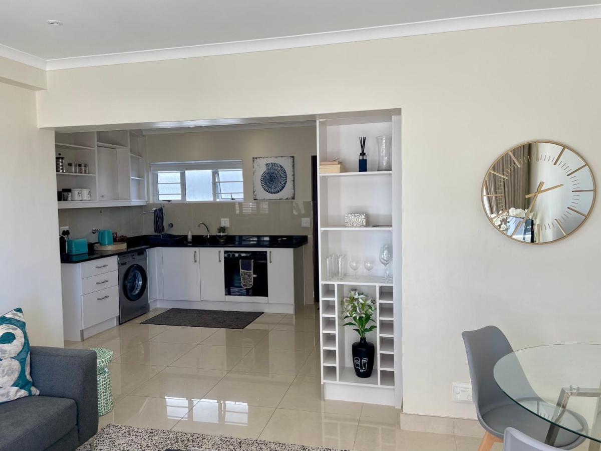 Ideal location, Mouille Point - 3