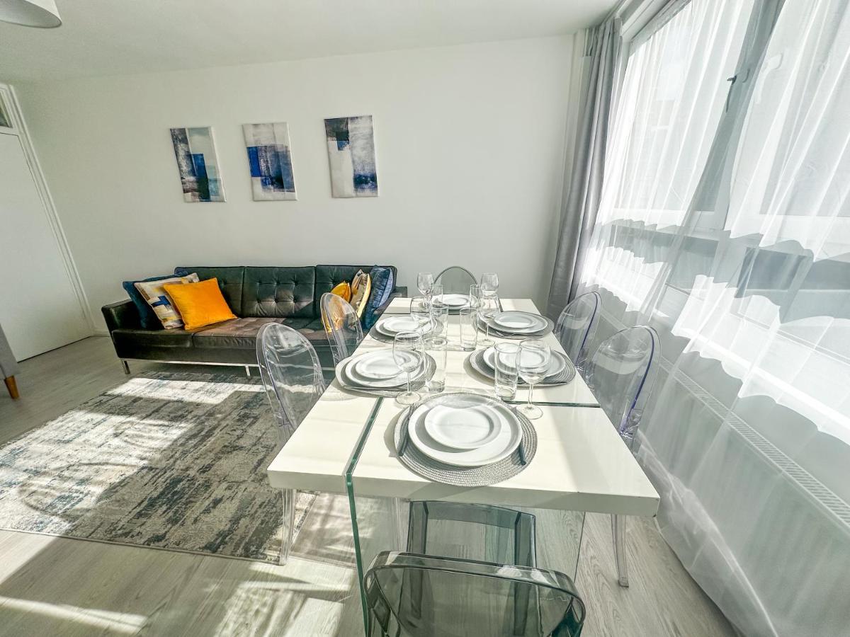 3 Bedroom Flat Haggerston, Hackney, London - 4