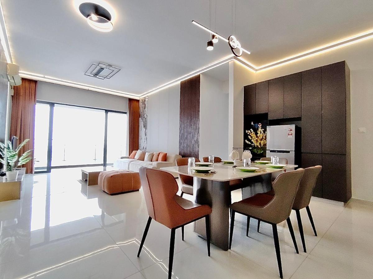 Astonishing Ocean View 4 Bedroom Huge Balcony 2 Car Park - 3