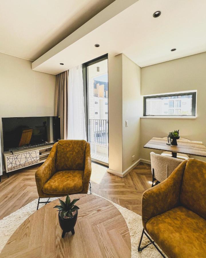 Grace On Park by Dajosha - 3