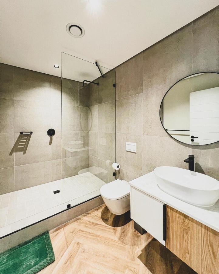 Grace On Park by Dajosha - 5