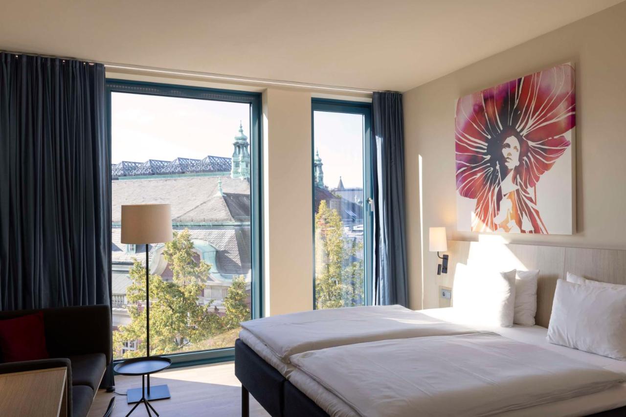 Scandic Hamburg Emporio in Hamburg - Vivi Amburgo attraverso la lente del benessere e dello stile scandinavo.