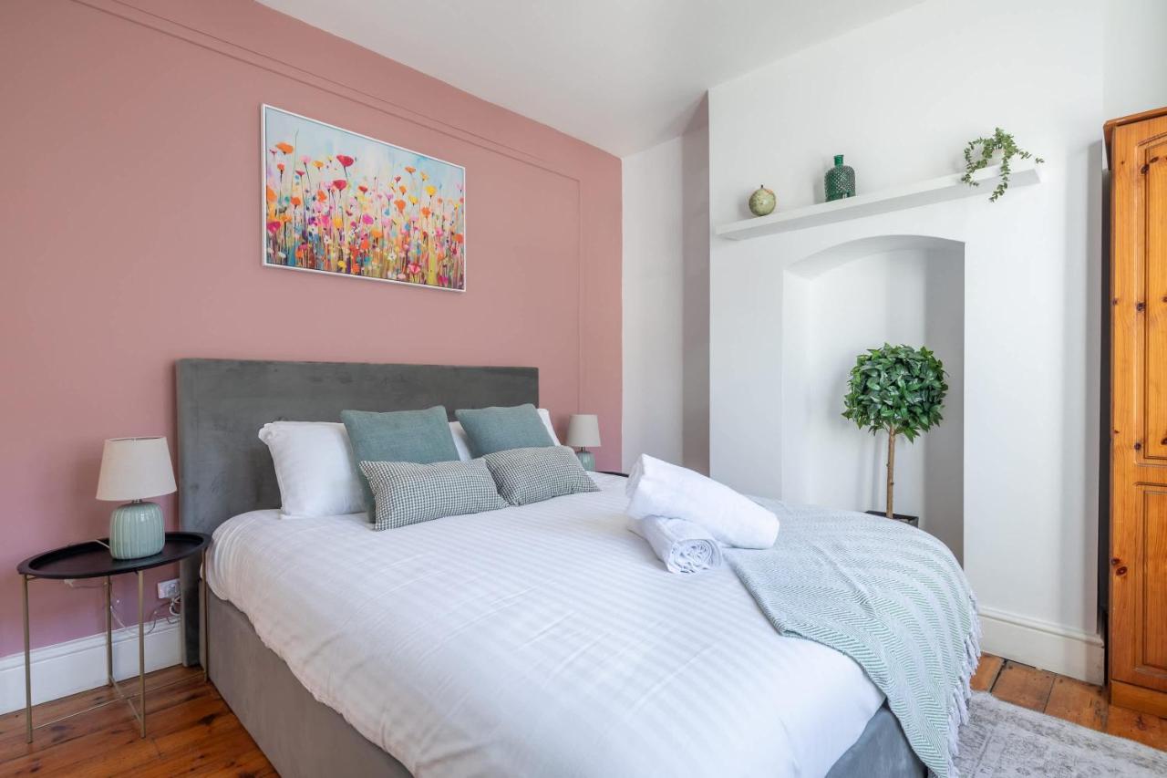 Stylish 3-Bed Home in the Heart of the Cambridge - 4