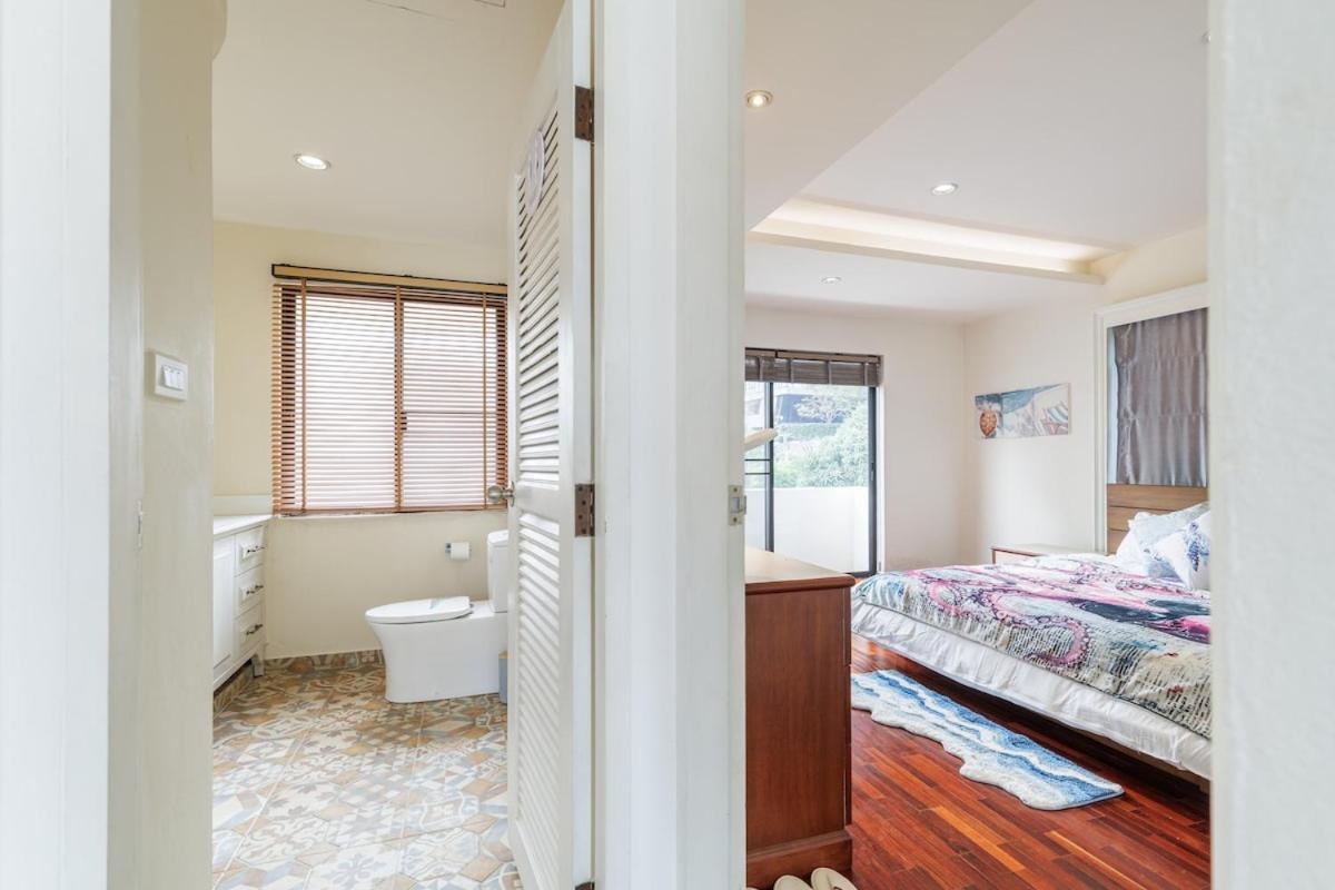 Luxurious 6BR Villa with Pool & Games at Sukhumvit - 4