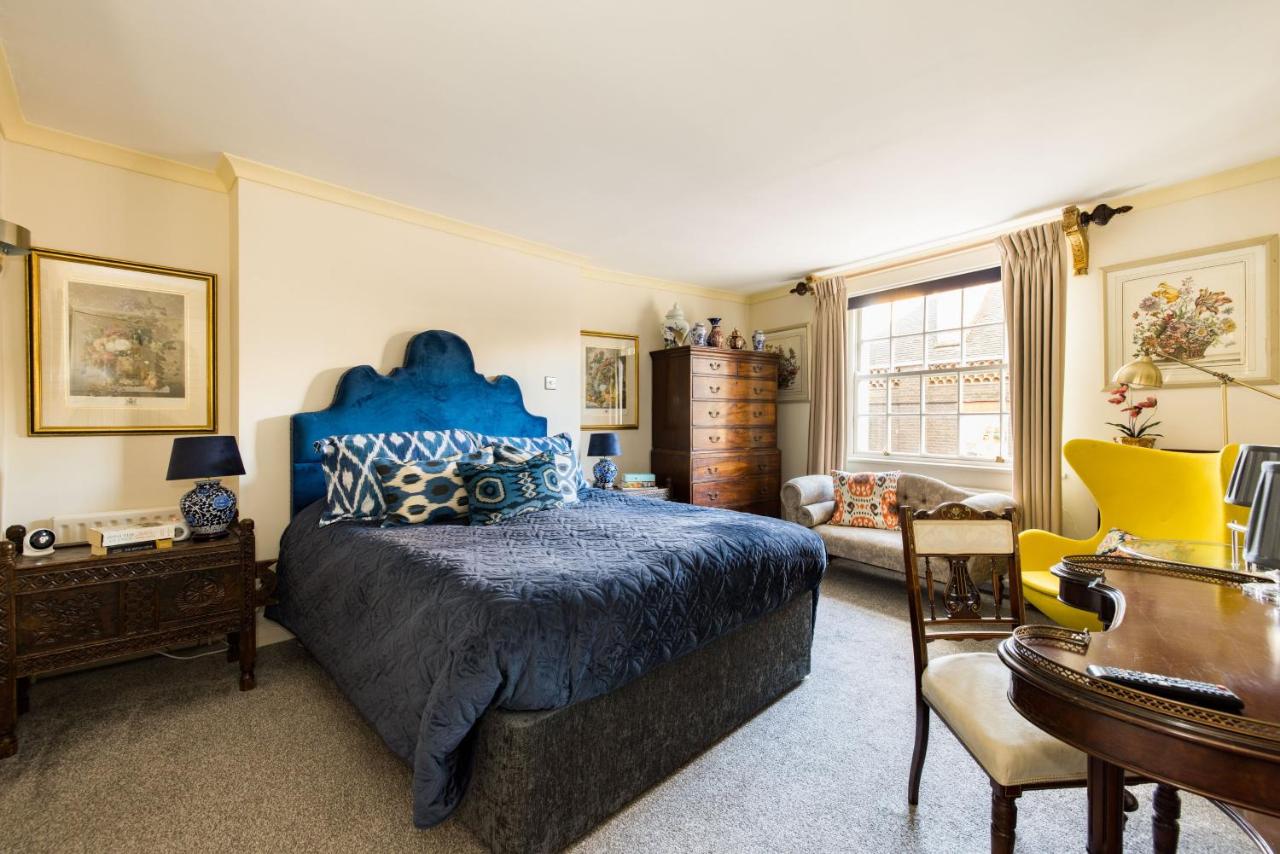 Mayfair 3-Bed 6-Guest w Patio & ac Berkeley Square - 2