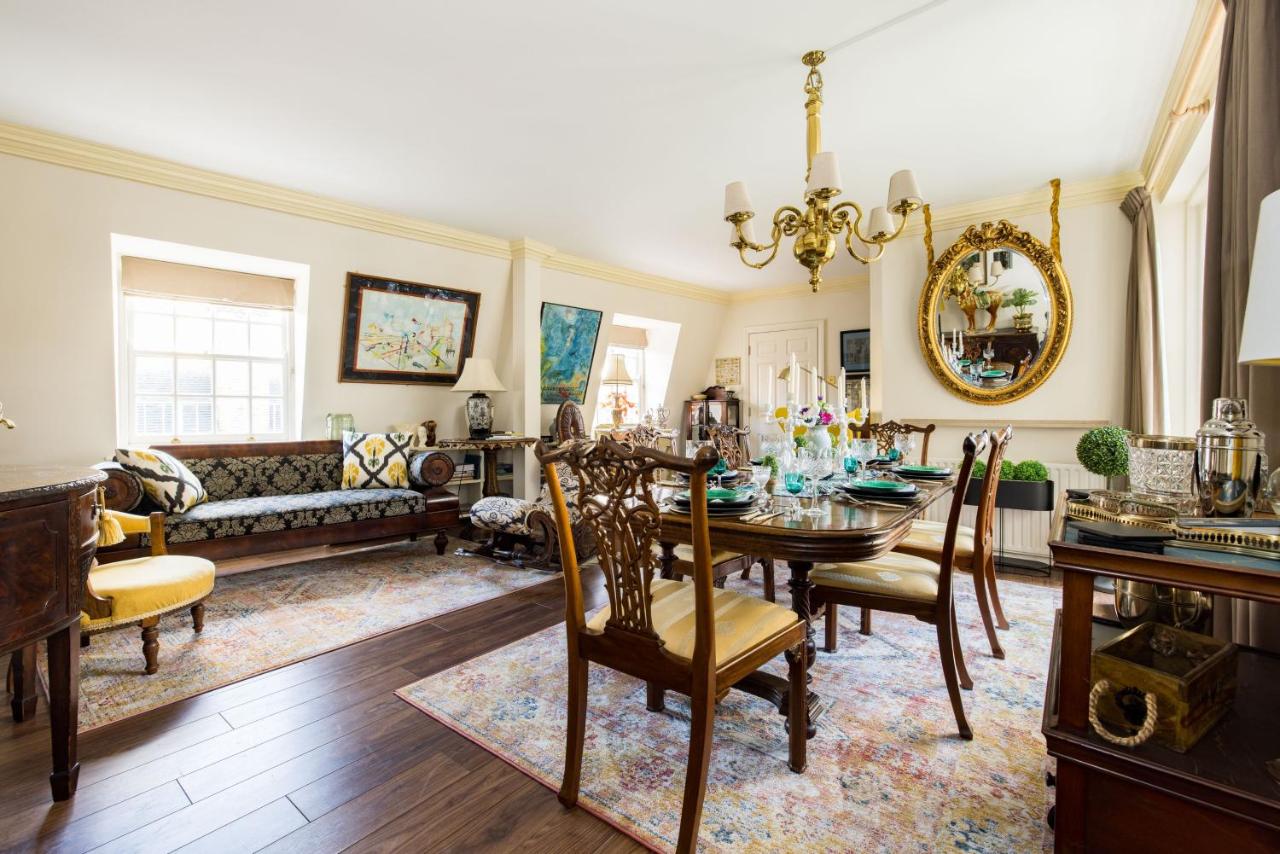 Mayfair 3-Bed 6-Guest w Patio & ac Berkeley Square - 4