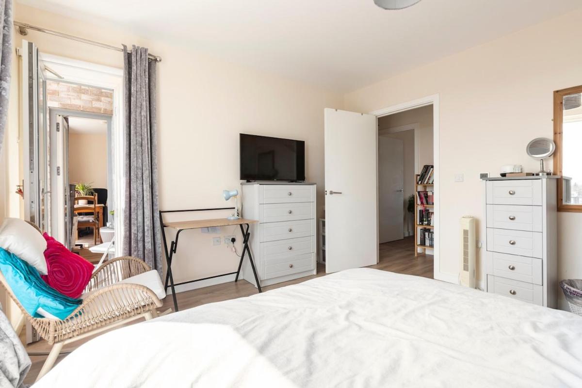 Comfy city room - 5