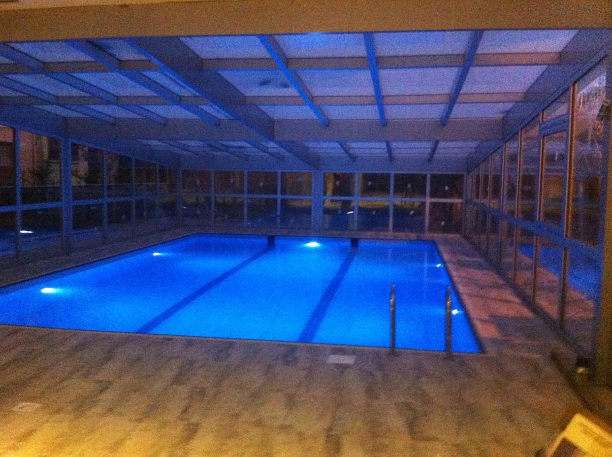 Heated swimming pool: Riviera Hotel & Spa