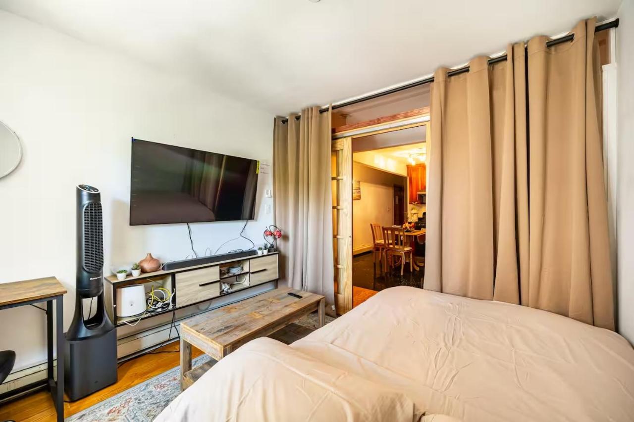 BEST LOCATION IN QUEENS, Everything is near by, PRIVATE ROOM, LaGuardia Airport 10min - 2