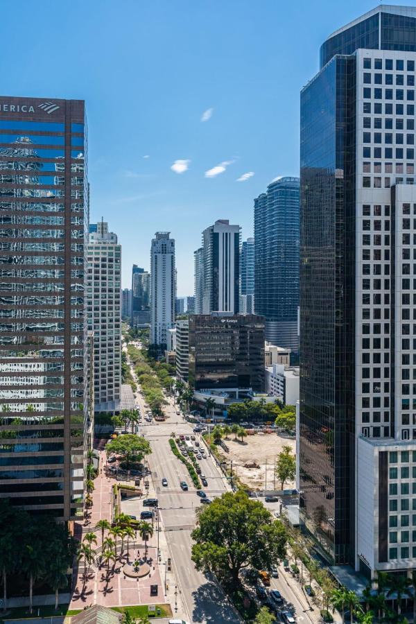 Stunning Apartment at Icon with Bay Views-Pool-Gym-Spa - 3