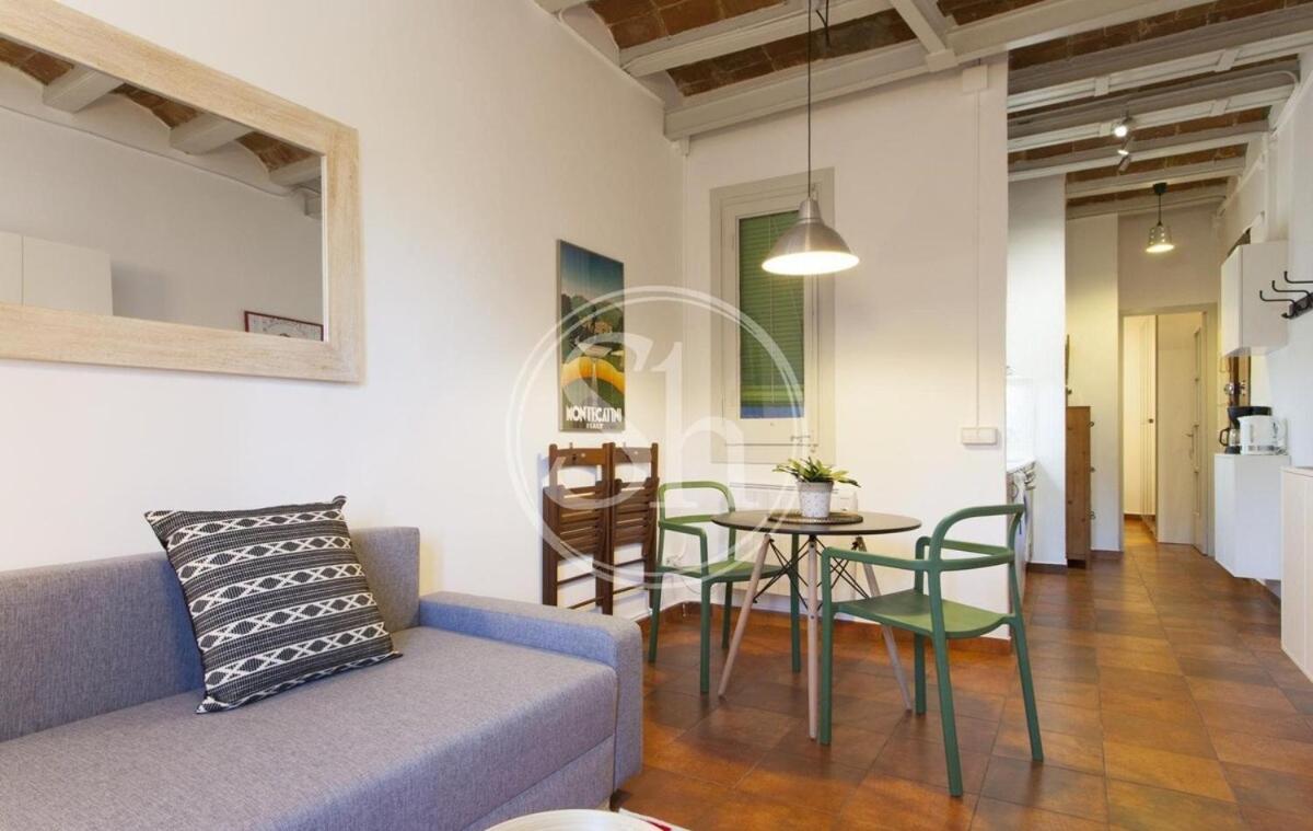 Cozy apartment beside Sagrada Familia for 2 - 4