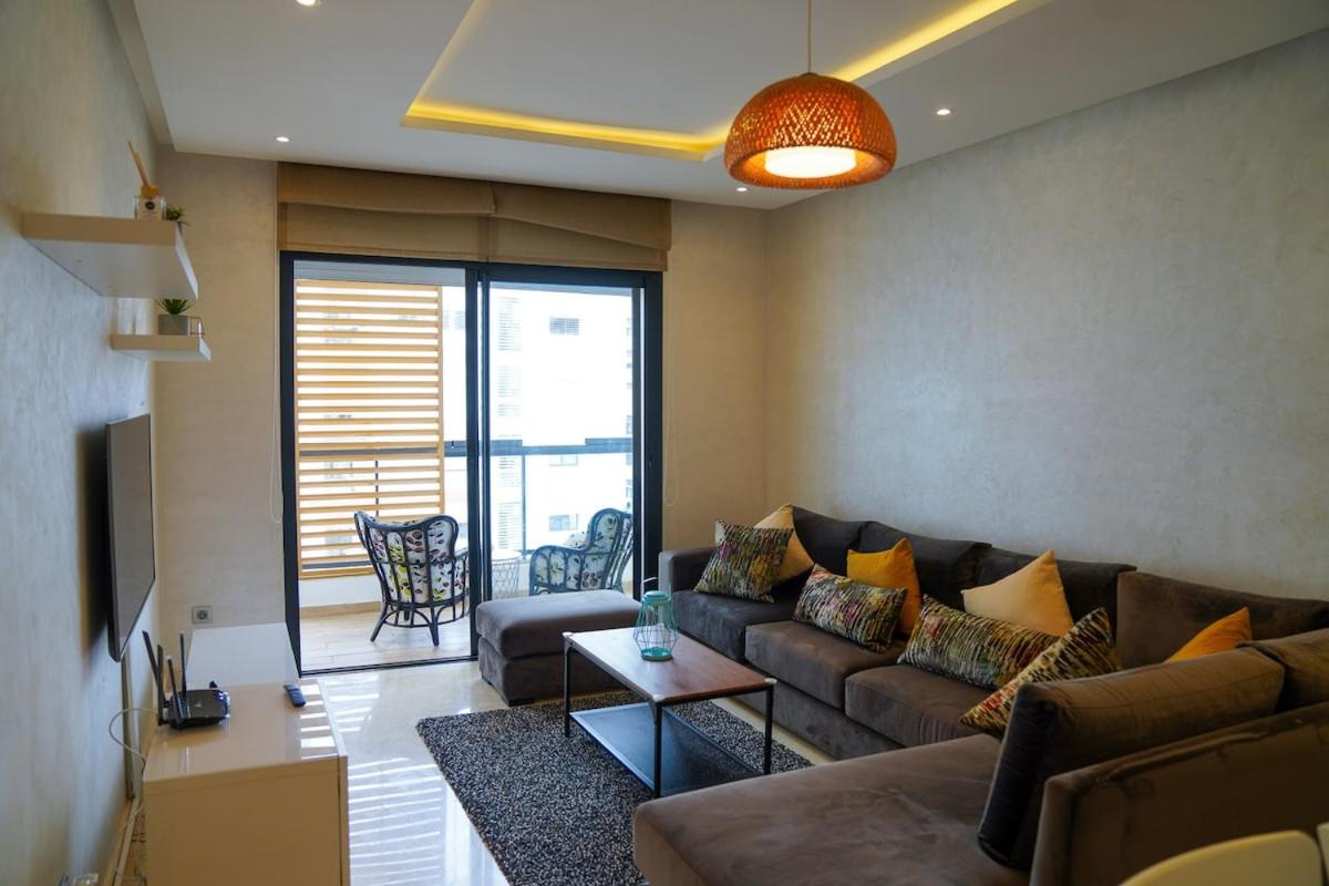 Pearl Chic Stay Pool and View