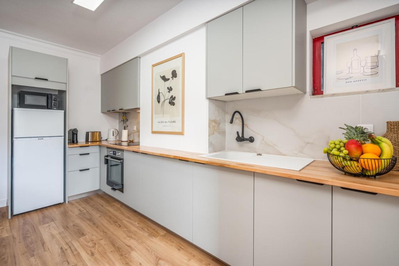 HostWise - Elegant & Stylish Flat w/ Balcony - 3