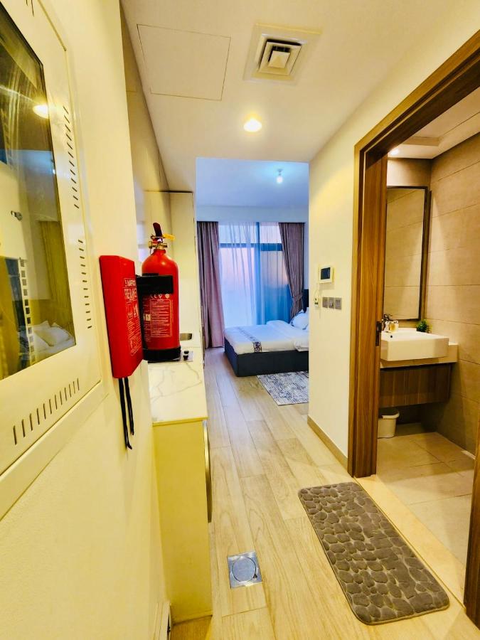 Azizi Rivieira Meydan, Dubai Luxury Studio with Burjkhalifa and Pool views - 3