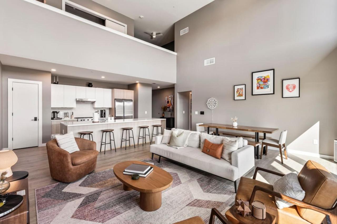 Penthouse Luxury with Pool Patio and City View plus Walk to Broadway - 2