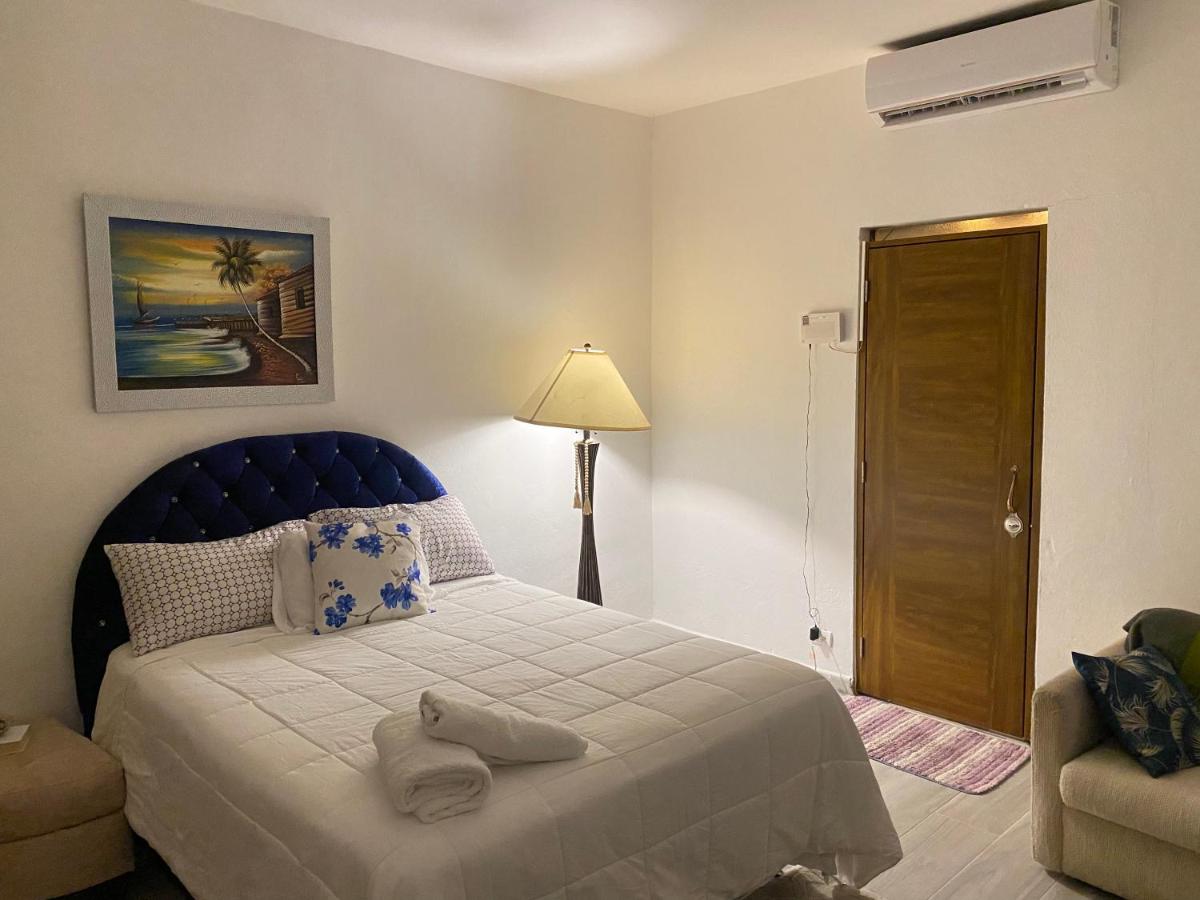 Only Room By Merengue House, 8 minutos airport - 5