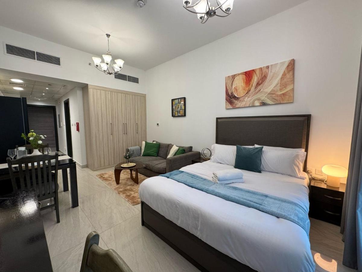 Chic Studio with Balcony a mins drive to Downtown - 2