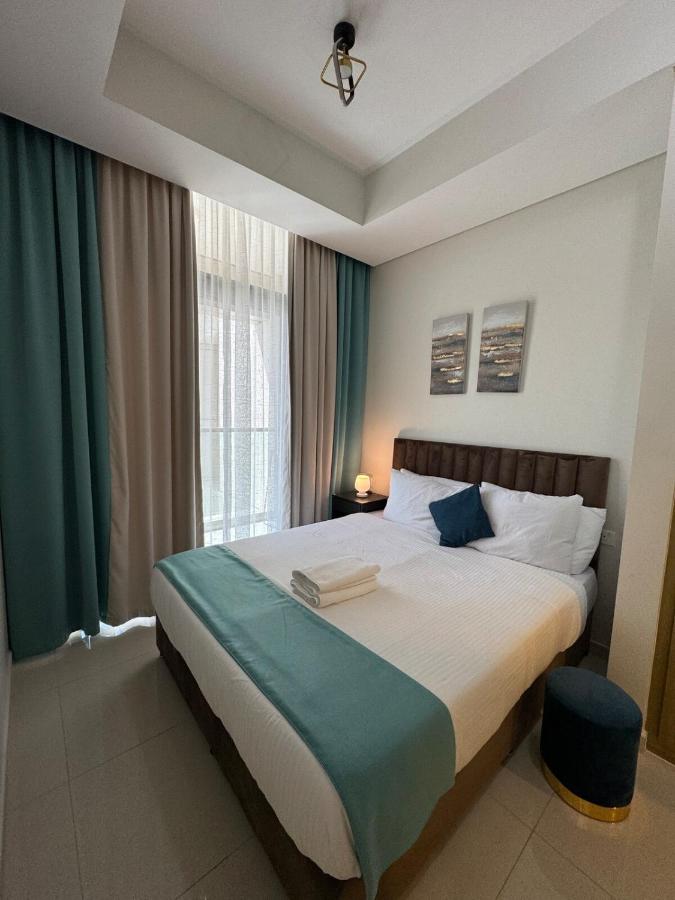 Luxurious 2BR Apartment Stunning Skyline Views - 2