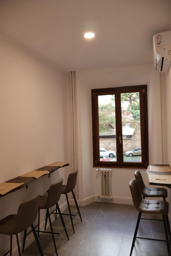 COLOSS IMPERIAL SUITE Guest House - 4