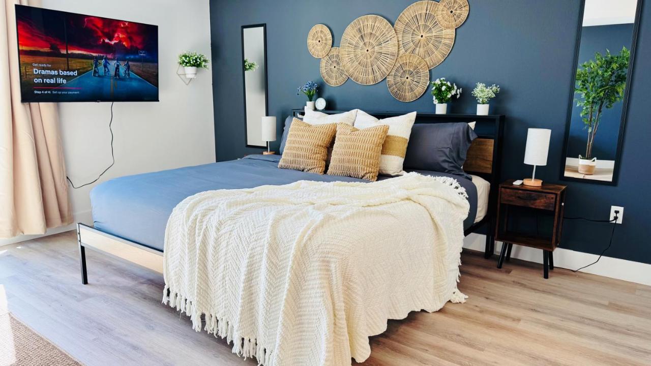 Hollywood Cozy Studio - Walk to Walk of Fame Free Parking Pool & Gym - 2