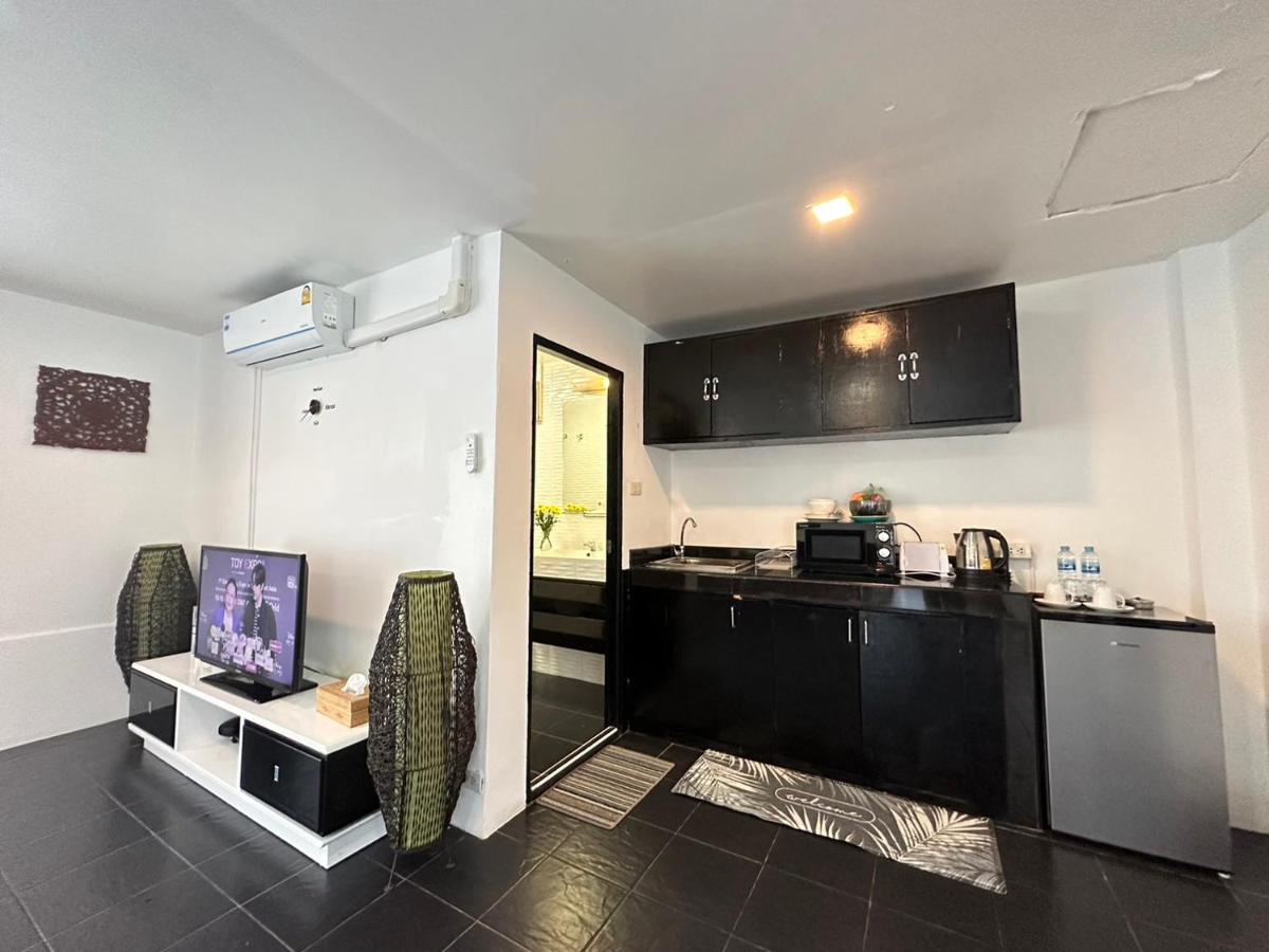 Hotel Baya Phuket - Rooftop Pool, Next to Food Market & Steps to Beach - 4