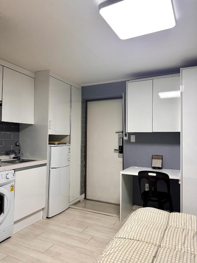 NS Nakseongdae Station is a two-minute walk away from my home - 4