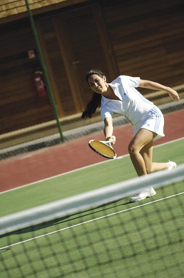 Tennis court: Villa Taura