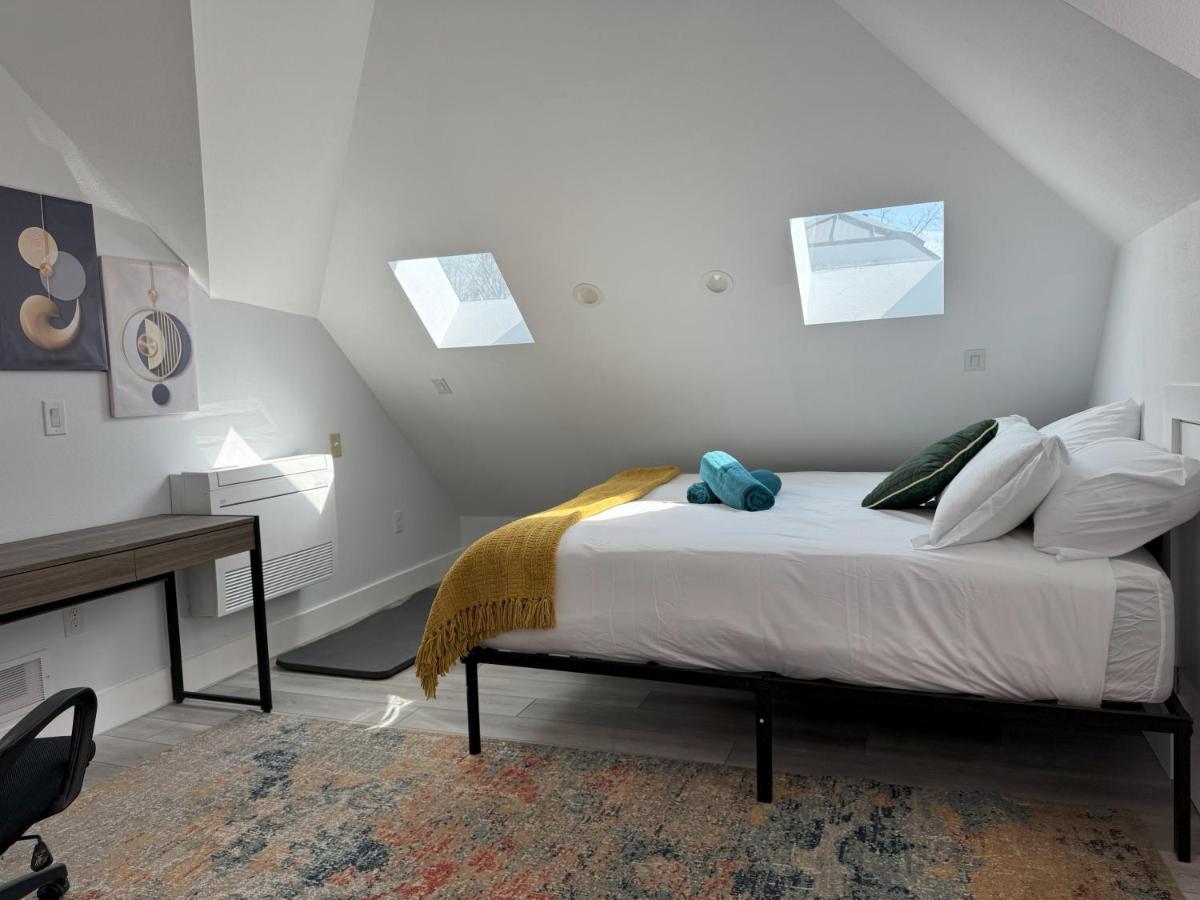 Chic, Cozy & Comfort Modern Room - 2