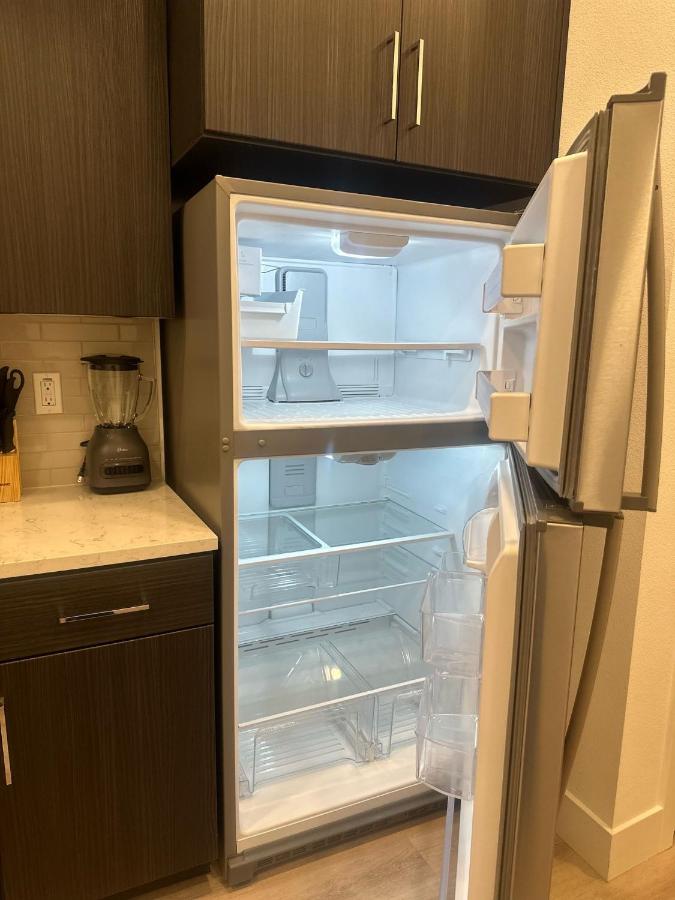 Cozy Loft Sunset FRRE WIFI and DESIGNATED Parking - 4