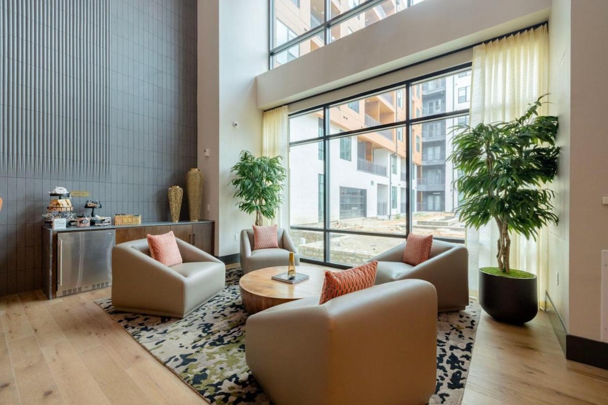 Business Ready -Fast WiFi -Onsite Parking - 5