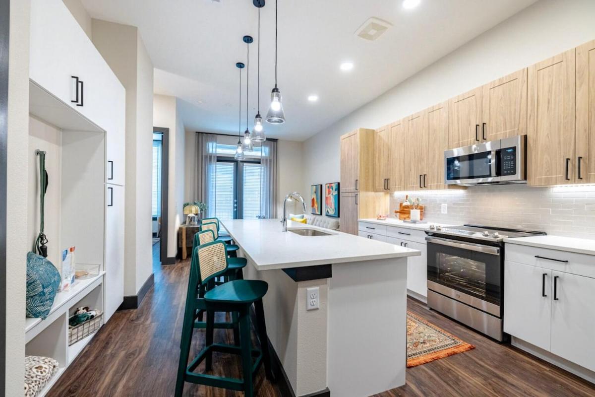 Business Ready -Fast WiFi -Onsite Parking - 2