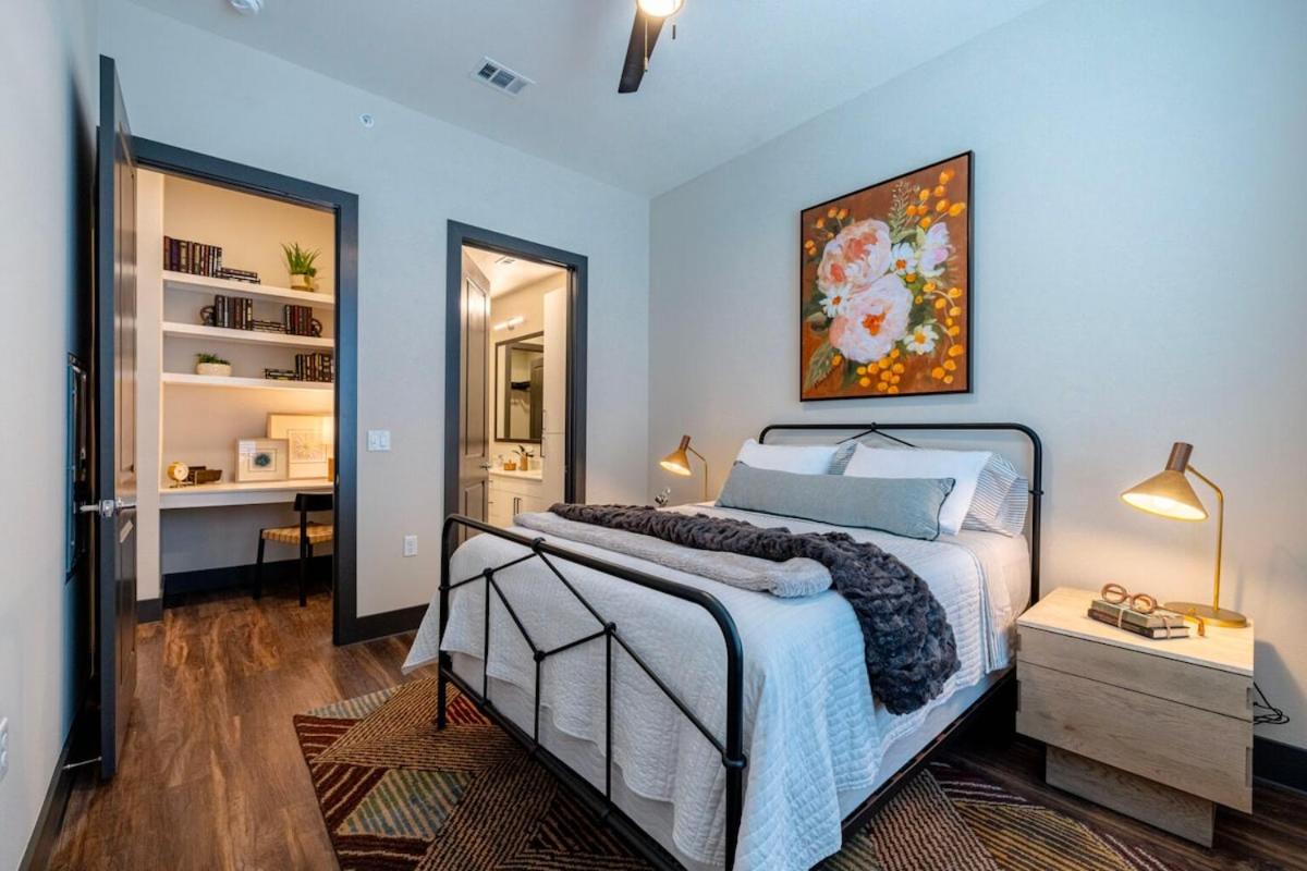 Business Ready -Fast WiFi -Onsite Parking - 4