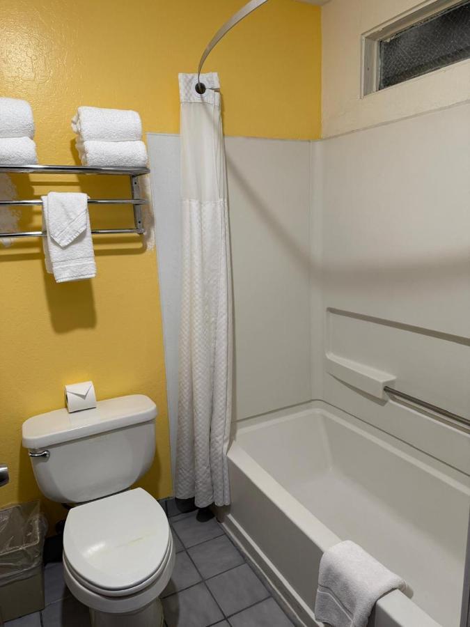 Hollister Inn Motel — photo 13