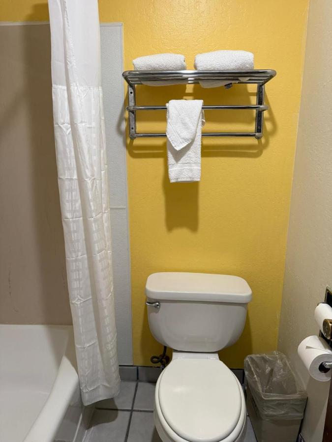 Hollister Inn Motel — photo 15