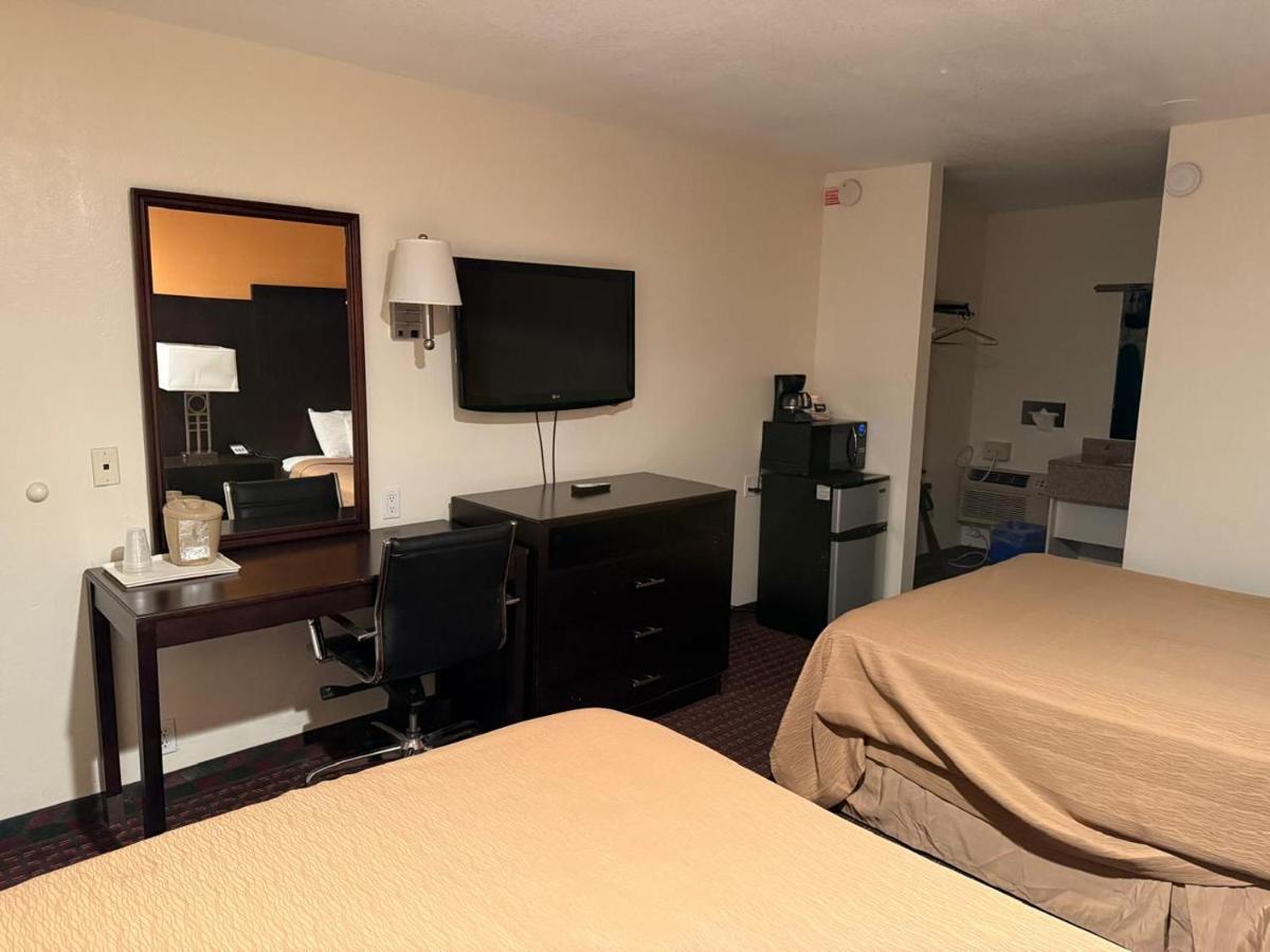 Hollister Inn Motel — photo 16